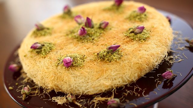 طريقة عمل كنافة بالمكسرات بالمقلاة