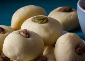 طريقة عمل الغريبة بالقشطة