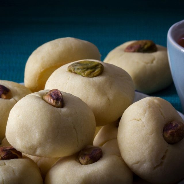 طريقة عمل الغريبة بالقشطة