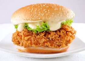 طريقة عمل برجر دجاج كرسبي