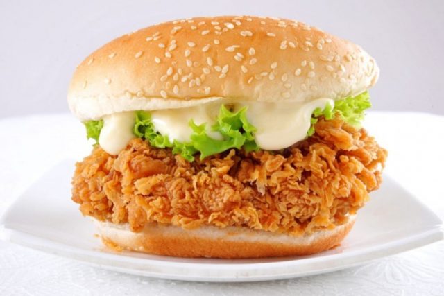 طريقة عمل برجر دجاج كرسبي