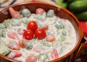 طريقة عمل سلطة الطماطم بالطحينة