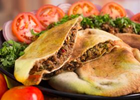 طريقة عمل الحواوشى بالعيش البلدى