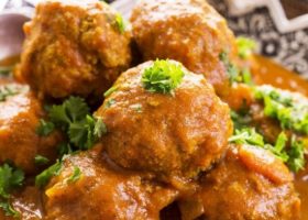 طريقة عمل كفتة بصوص الطماطم والكاري