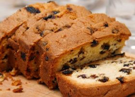 طريقة عمل كيك الموز بحبيبات الشوكولاتة