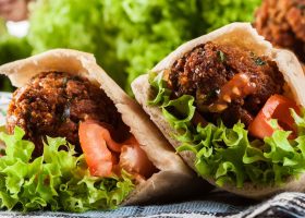 طريقة عمل جيب التاجر بالفلافل