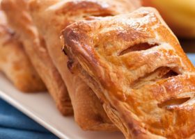 طريقة عمل فطائر التفاح بالقرفة والزبيب