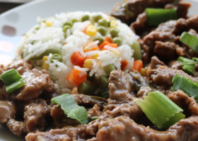 طريقة عمل اللحم بالثوم والزنجبيل