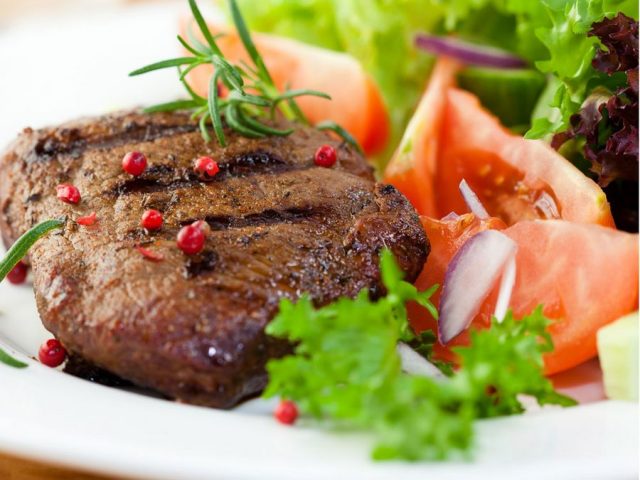 طريقة عمل اللحم المشوي مع الروكا