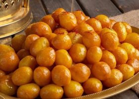 طريقة عمل اللقيمات باللبن