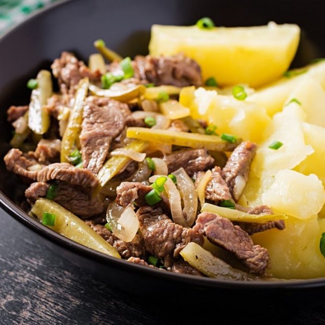 طريقة عمل فيليه اللحم بالبصل المكرمل