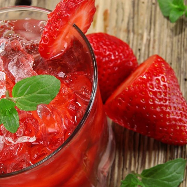 طريقة عمل عصير الفراولة المثلج