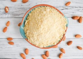 طريقة عمل دقيق اللوز