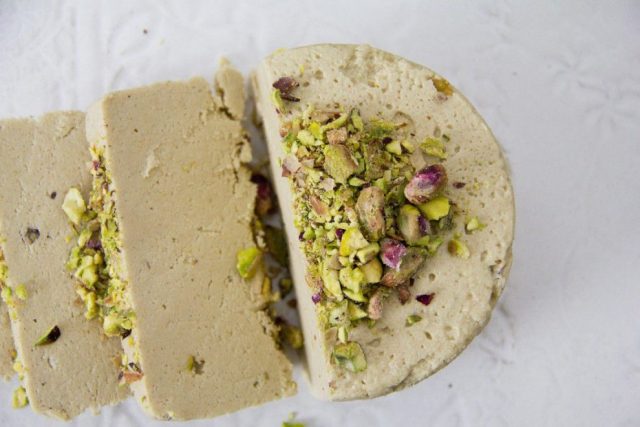 طريقة عمل حلا الرهش بالفستق الحلبي