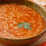 طريقة عمل شوربة الشعيرية بالطماطم