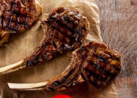 طريقة عمل ريش اللحم المشوية بصلصة الصويا والعسل