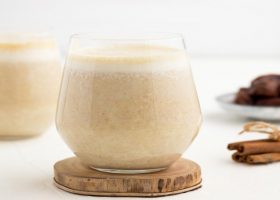 طريقة عمل سموذي التمر بالقرفة