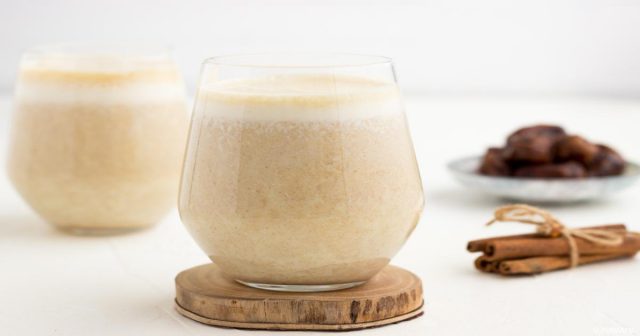 طريقة عمل سموذي التمر بالقرفة