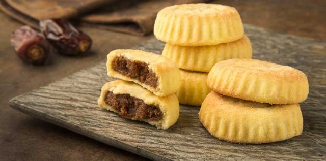 طريقة عمل معمول السميد بالتمر