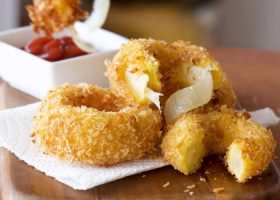 طريقة عمل حلقات البصل بالجبنة