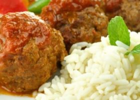 طريقة عمل كرات اللحم المشوية مع الخضار للرجيم