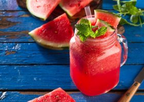 طريقة عمل سموثي البطيخ