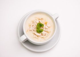 طريقة عمل شوربة كريمة الدجاج كيتو