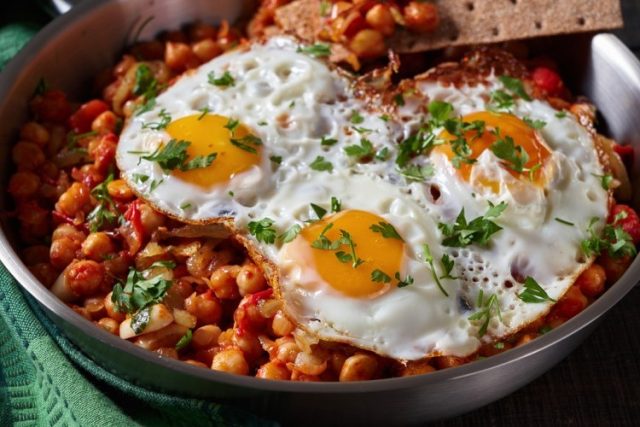 طريقة عمل شكشوكة بالحمص للفطور