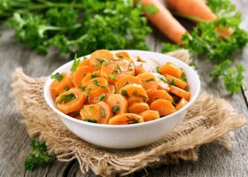 طريقة عمل سلطة الجزر بالليمون والثوم