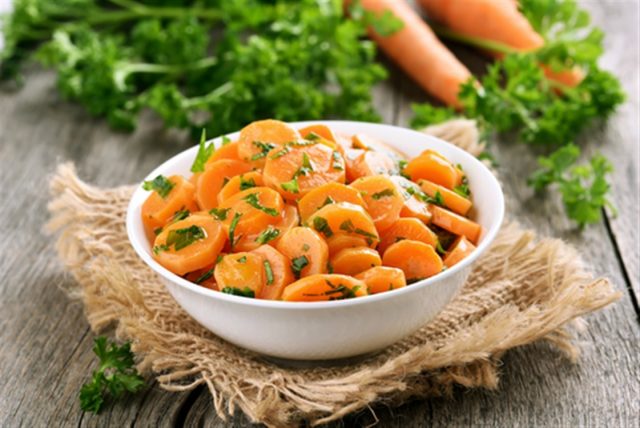 طريقة عمل سلطة الجزر بالليمون والثوم