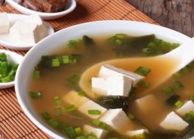 طريقة عمل شوربة الميزو