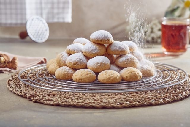 طريقة عمل الكعك بالجوز