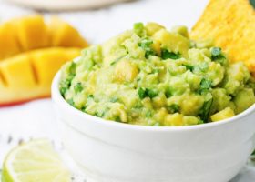 طريقة عمل صلصة الأفوكادو بالمانجو