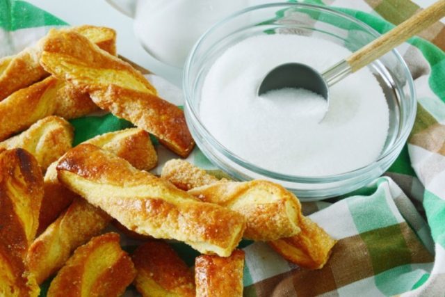 طريقة عمل موالح بعجينة البف باستري