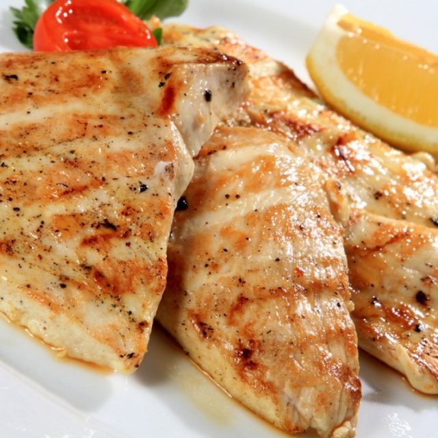 طريقة عمل دجاج فيليه مشوي بالليمون للرجيم