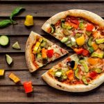 طريقة عمل بيتزا سريعة بالخضار
