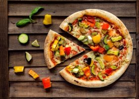 طريقة عمل بيتزا سريعة بالخضار