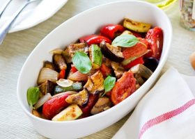 طريقة عمل صينية خضار مشوية للرجيم