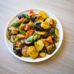 طريقة عمل سلطة باذنجان وبطاطس
