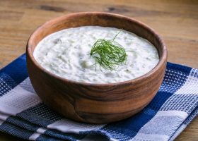 طريقة عمل سلطة الزبادي بالشبت