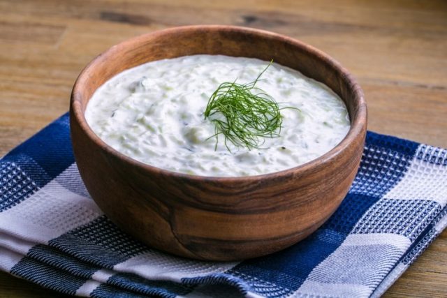 طريقة عمل سلطة الزبادي بالشبت