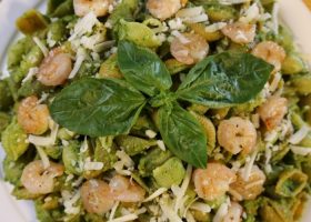 طريقة عمل باستا بصوص الأفوكادو والريحان