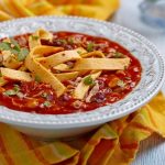 طريقة عمل شوربة الدجاج بالتورتيلا