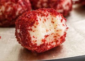 طريقة عمل كرات تشيز كيك رد فيلفت