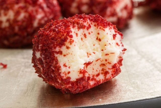 طريقة عمل كرات تشيز كيك رد فيلفت