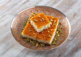 طريقة عمل مفروكة بالقشطة والفستق الحلبي