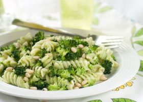 طريقة عمل سلطة البروكلي بالمكرونة