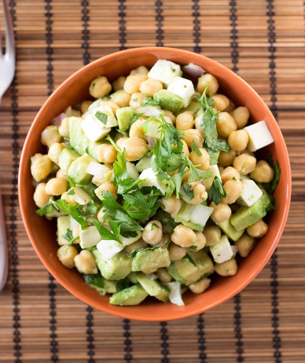 طريقة عمل سلطة الحمص مع الأفوكادو