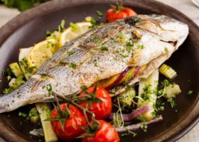 طريقة عمل سمك مشوي بالتتبيلة الحارة للرجيم