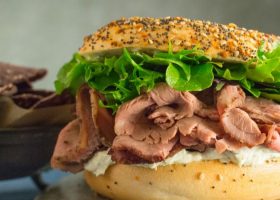 طريقة عمل ساندويش روست بيف بالجبن والفلفل